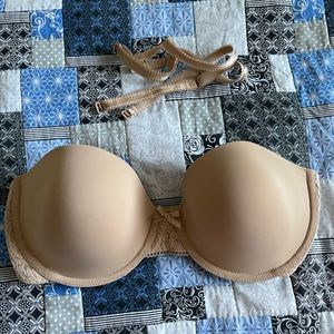 Strapless bra, worn one’s